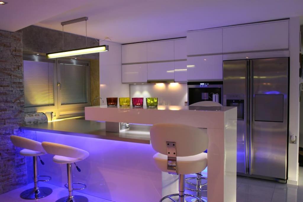 Nice Life - Luxury Apartment In The Old Town. ブラチスラヴァ エクステリア 写真