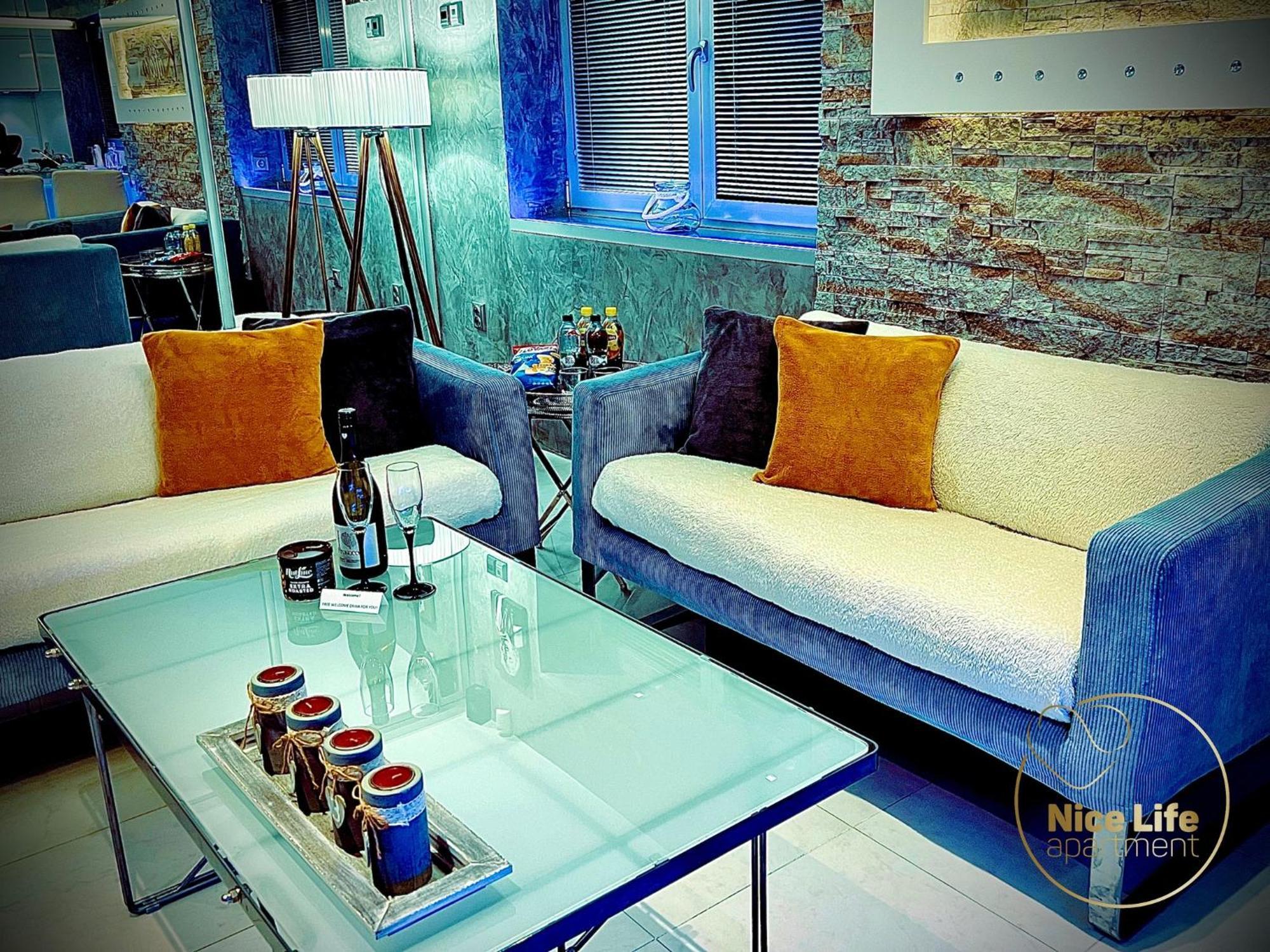 Nice Life - Luxury Apartment In The Old Town. ブラチスラヴァ エクステリア 写真